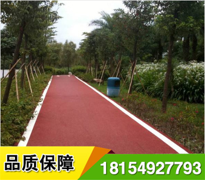 新疆雷辰恒星承接停車(chē)位劃線、道路熱熔劃線、市政道路劃線.